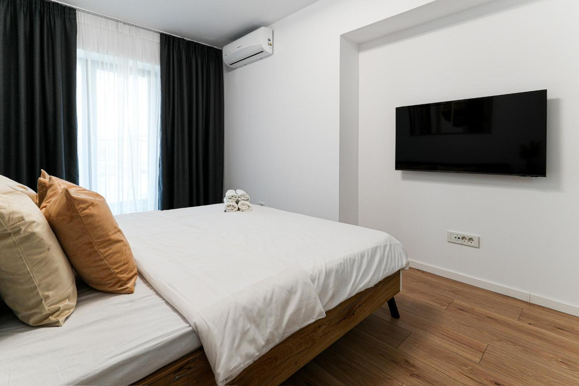 Sandra - Park-View Apt With Balcony & Parking Bucharest Exterior photo