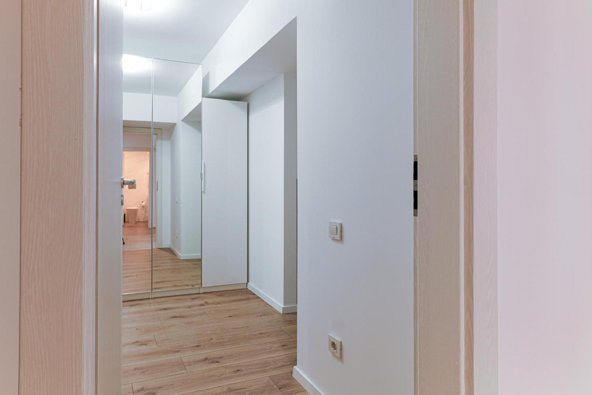 Sandra - Park-View Apt With Balcony & Parking Bucharest Exterior photo